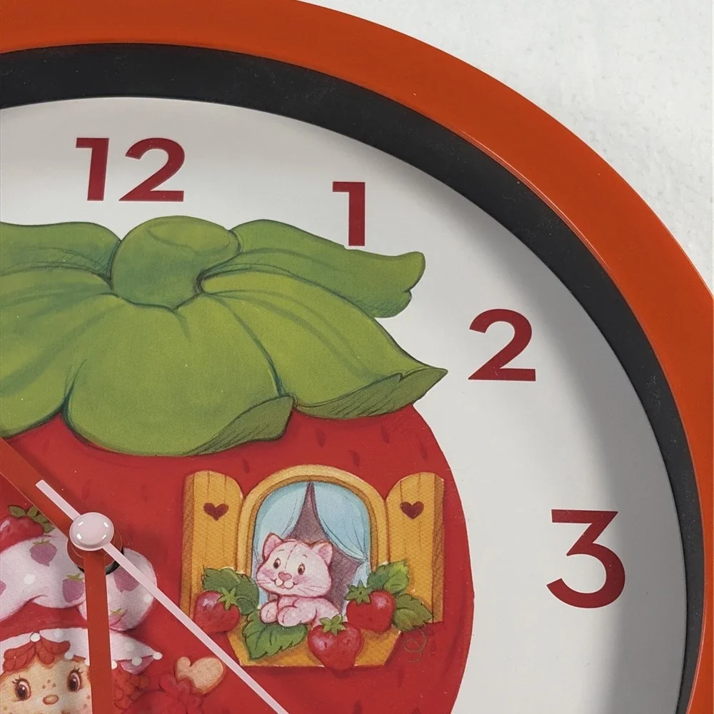 The World Of Strawberry Shortcake Battery Operated Wall Clock Working